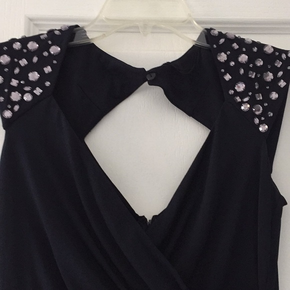 Maggy London-elegant and flattering dress - Picture 3 of 6